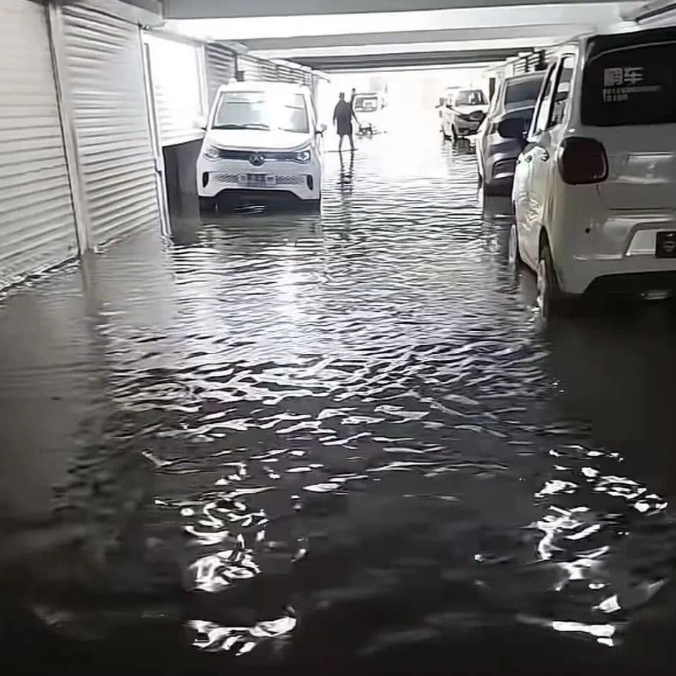 滨州强降雨致多个小区地下车库被淹
