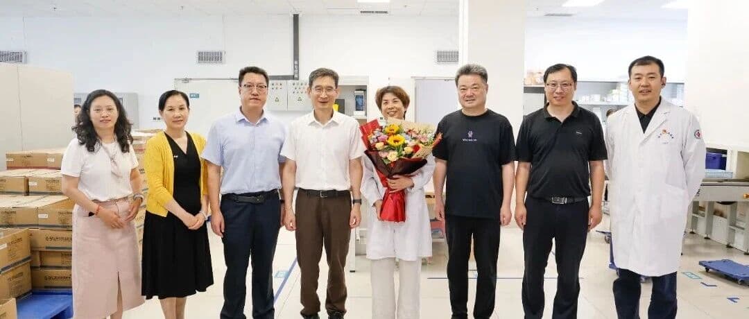 滨州市人民医院走访慰问本月退休职工,情谊未完待续