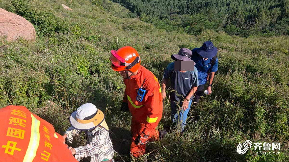 祖孙三人野山探险迷路被困 滨州消防徒步穿越荆棘林成功营救