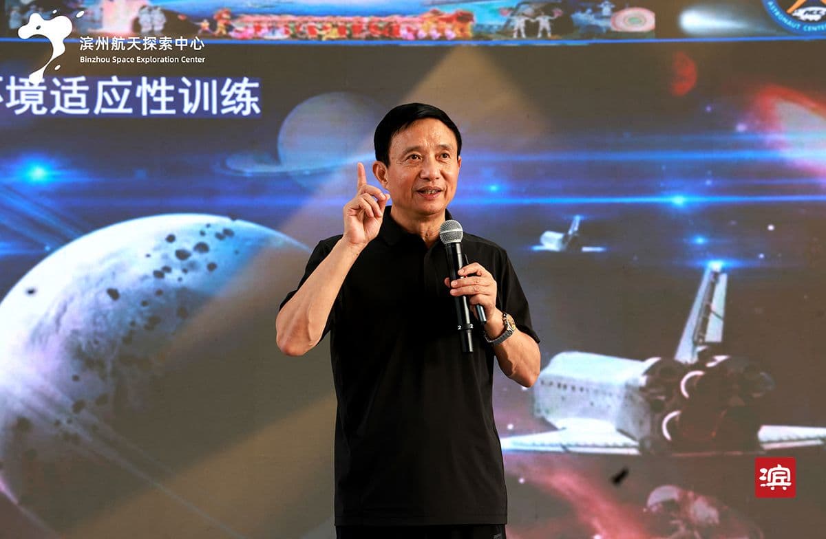 星火少年营开营|中国首批航天员陈全滨州开讲