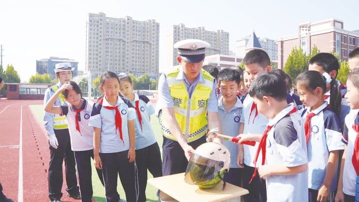滨州交警实施"一校一策"治理76所重点学校 校园周边高峰拥堵时长由40分钟压缩至15分钟