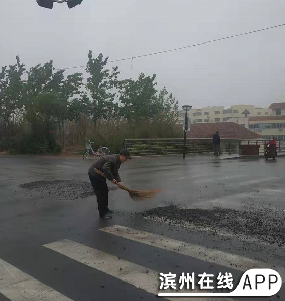 zc816KUk288E58A8.jpg