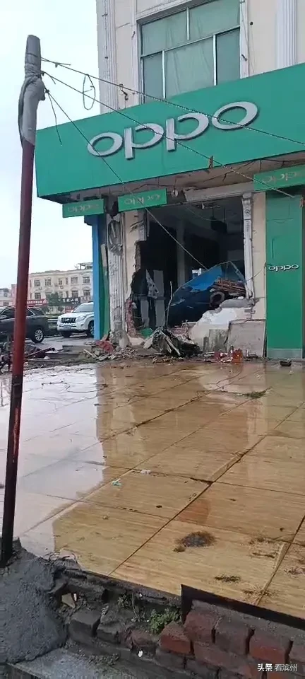 Sk2quRW6kLLfwa0u.jpg