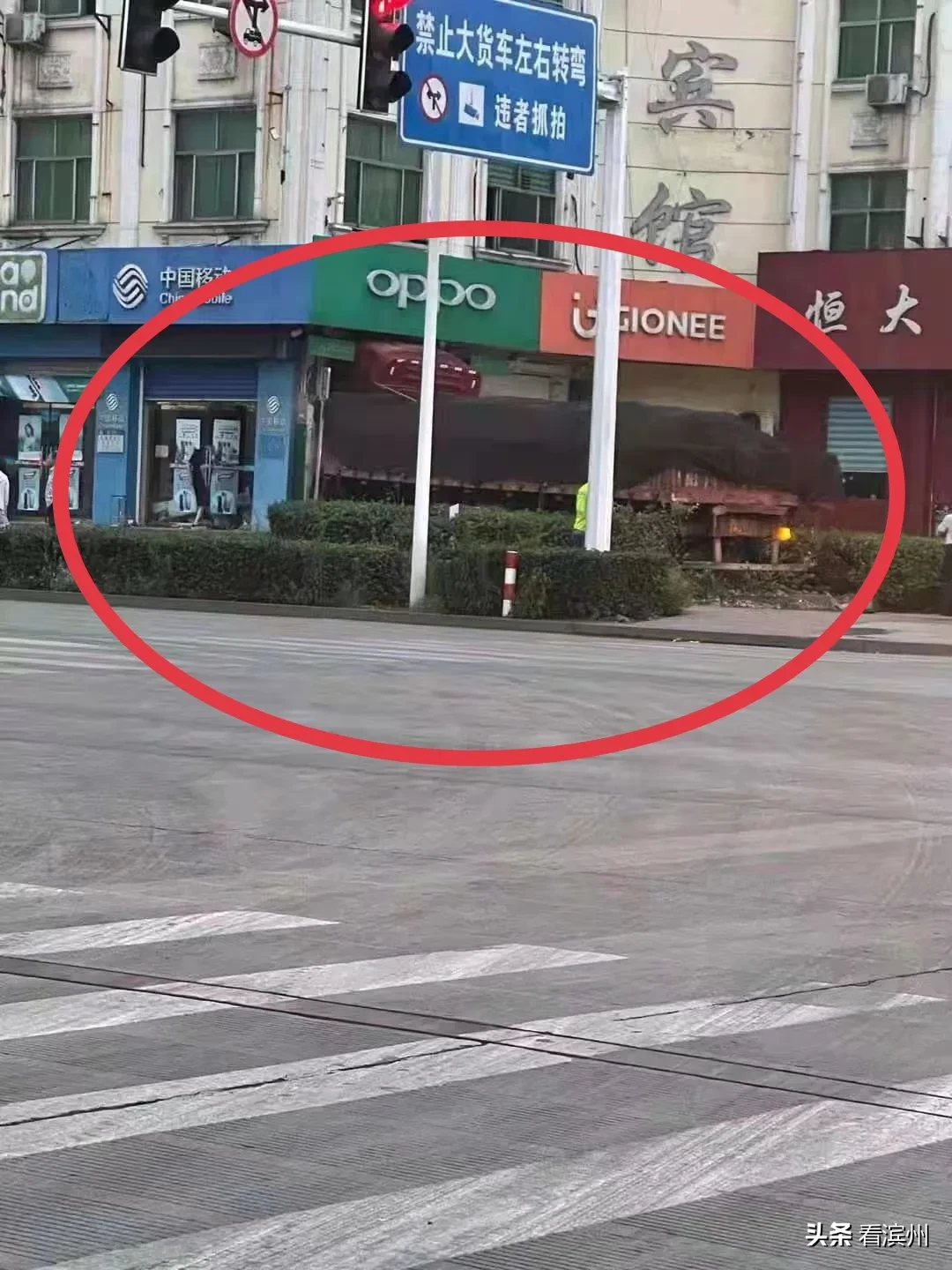 ARi0Ngsv80eBoMVN.jpg