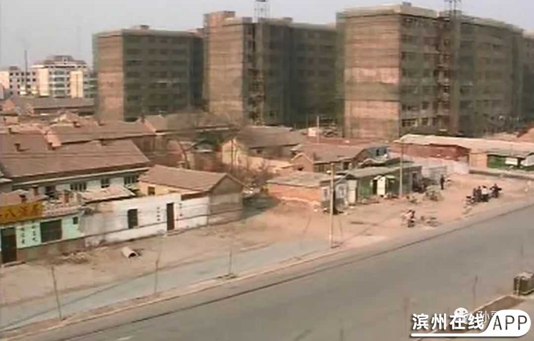EP92Q422QKsUYysQ.jpg