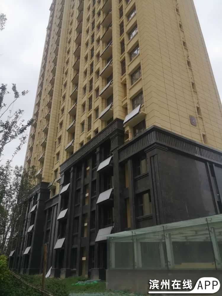 muYPAtYrmYaI1RAA.jpg