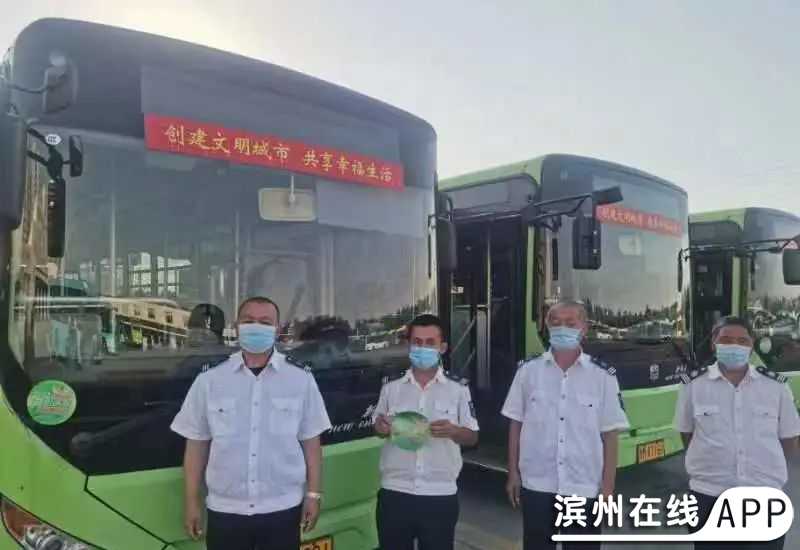 LUtu8Iu8i3ND7IcU.jpg